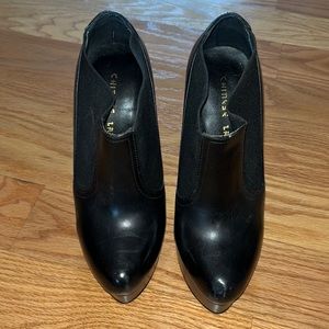 Black Chinese laundry, high heel booties